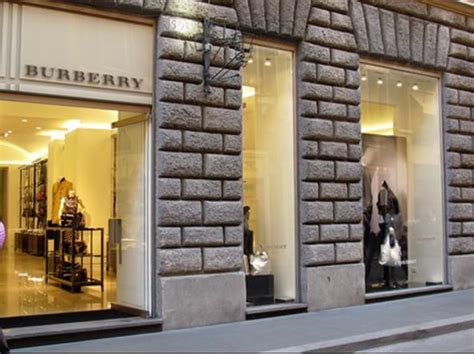 chiusura burberry via condotti|Burberry chiude in via dei Condotti: 34 licenziamenti.